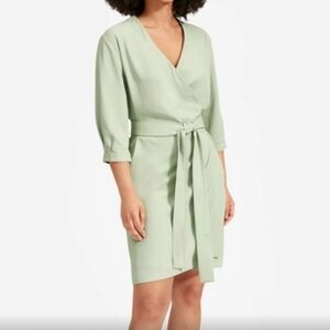 Gorgeous Everlane Japanese GoWeave wrap dress in soft sage/mint green! Size 4